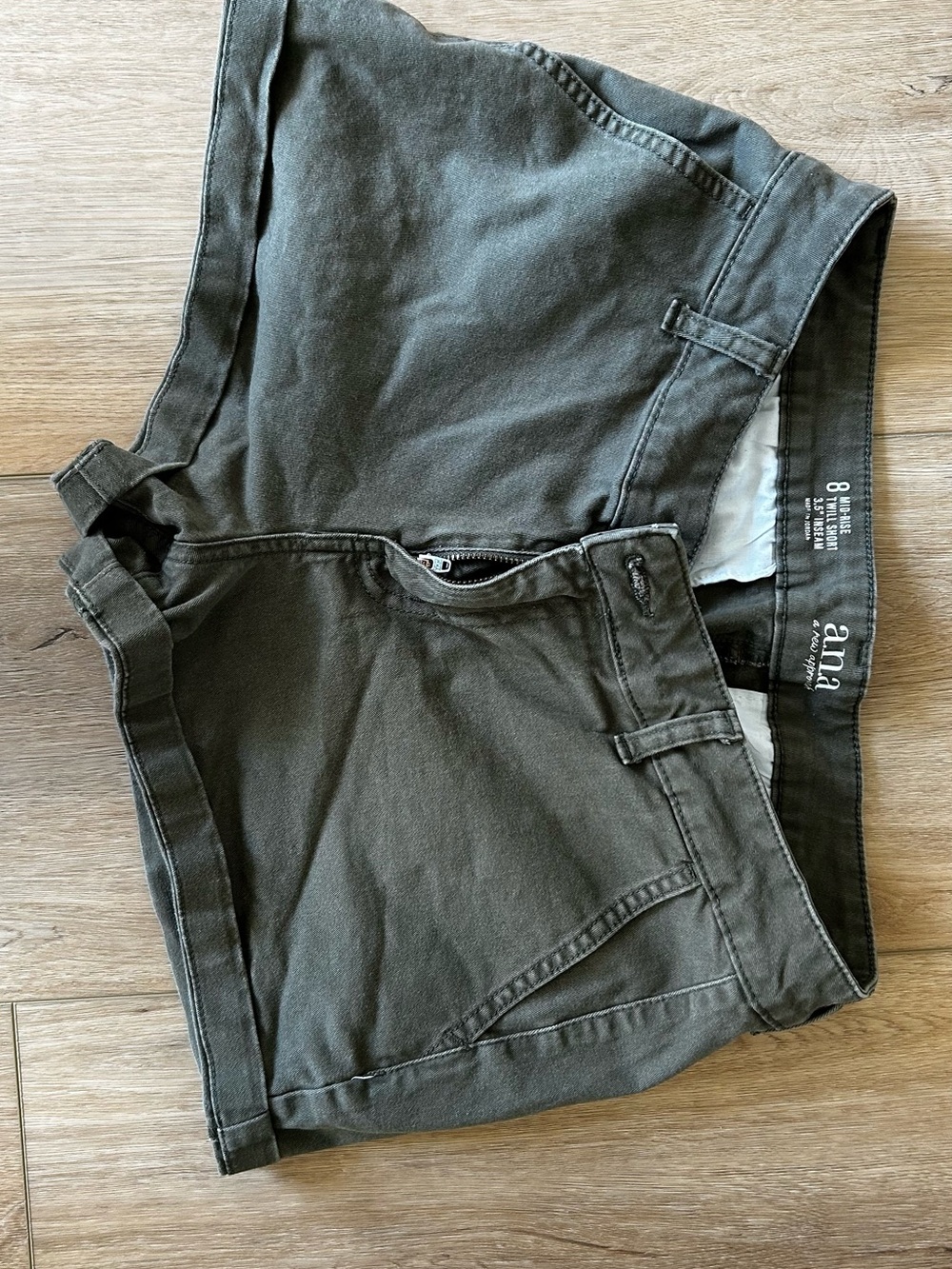 a.n.a Olive Utility Cargo Shorts - Dark Green